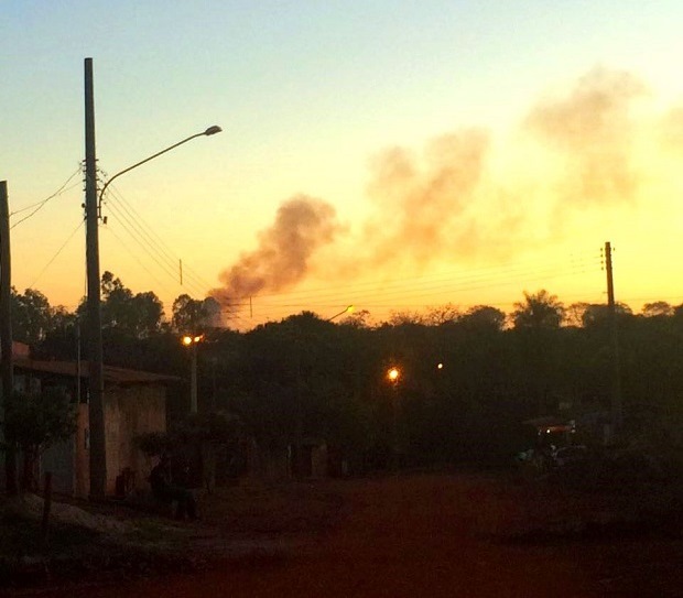 Moradores de Paranaíba sofrem com queimadas em lixão da BR-158 - Foto/ Talita Matsushita/ JPNews