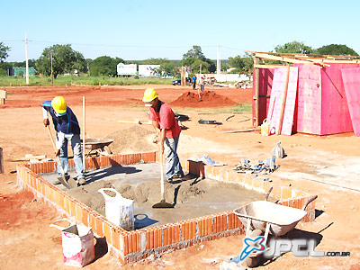 Na área, operários trabalham para dar início às obras de edificação do novo semi-aberto -