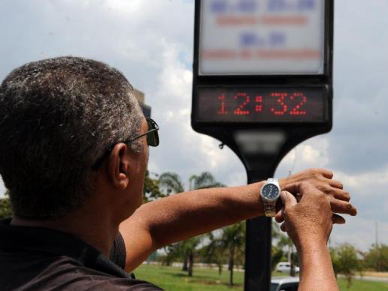 Descartada  a prorrogação, no  próximo  dia  22,  relógios  serão  atrasados  em  uma hora - Arquivo/Agência Brasil