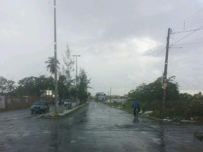 Sábado e domingo deve ser de céu nublado e pancadas de chuva - Ilustração