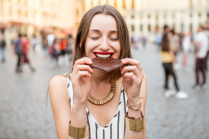 Três barras de chocolate por mês ajudam o coração, diz estudo