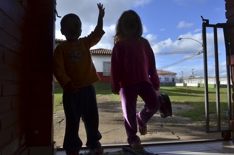 Projeto de lei aprovado nesta semana prevê que crianças de abrigos sejam acolhidas por famílias - Divulgação/Agência Brasil