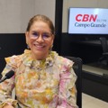 Suley Almoas no estúdio da rádio CBN-CG