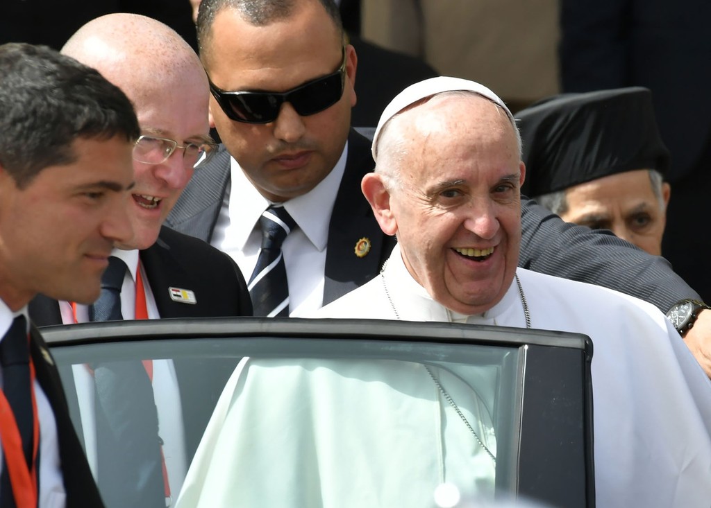 O papa Francisco deixa o aeroporto do Cairo após sua chegada para visita ao Egito - Andreas Solaro/AFP