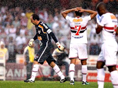 Depois de perder do Flamengo, São Paulo, de Rogério Ceni (esq.) quer a vitória - Depois de perder do Flamengo, São Paulo, de Rogério Ceni (esq.) quer a vitória -