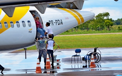 Cadeirante levou 55 minutos para conseguir deixar aeronave -