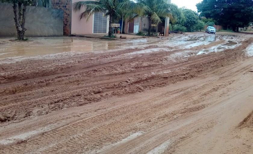 Rua Ângelo Melão fica intransitável nos dias de chuva - Arquivo/JPNEWS