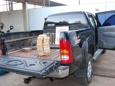 Caminhonete Toyota Hilux onde a droga era transportada -