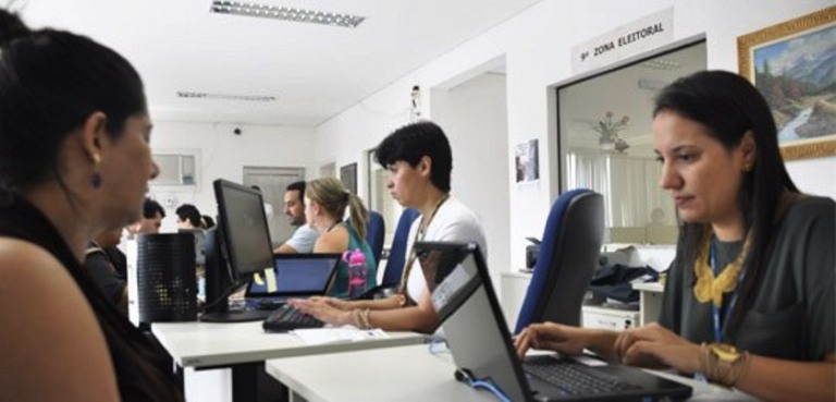 Eleitores que têm interesse em participar das eleições 2018 como mesário voluntário já podem se cadastrar no Cartório Eleitoral - Divulgação/assessoria