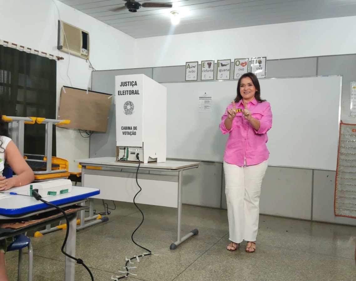 Adriane Lopes após votar