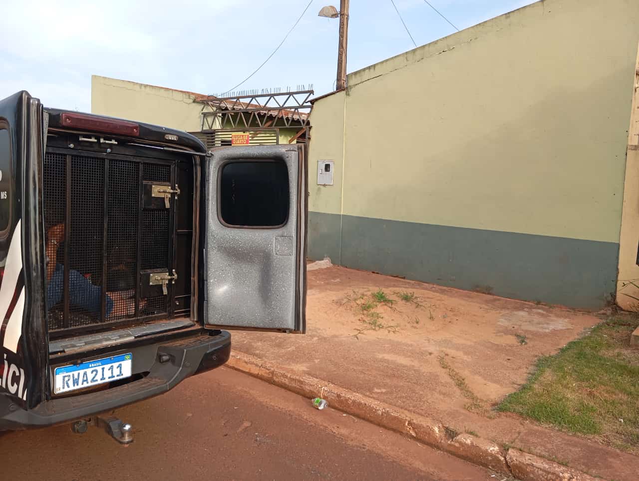 Suspeito, que foi preso em flagrante, alegou que vítima havia tirado a própria vida utilizando um cinto