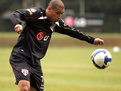 O meia Jorge Wagner volta ao time hoje contra o Avaí -