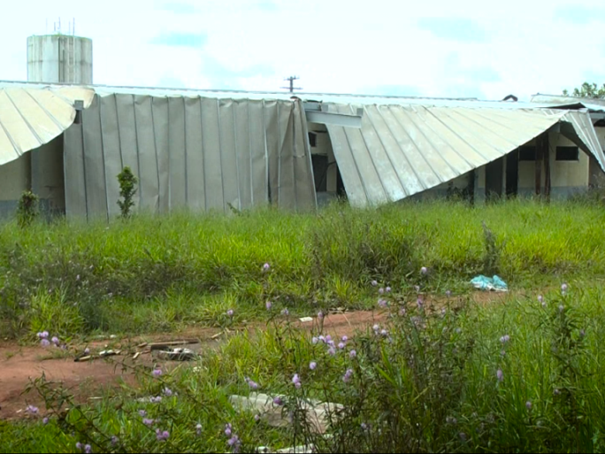 Estrutura do antigo alojamento foi quase toda furtada desde que o local foi desativado - Arquivo/JPNEWS