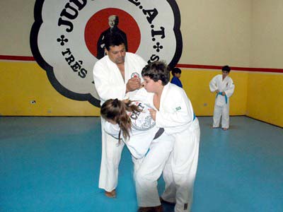 Atletas de quatro categorias (no feminino e masculino) lutam em Prudente -