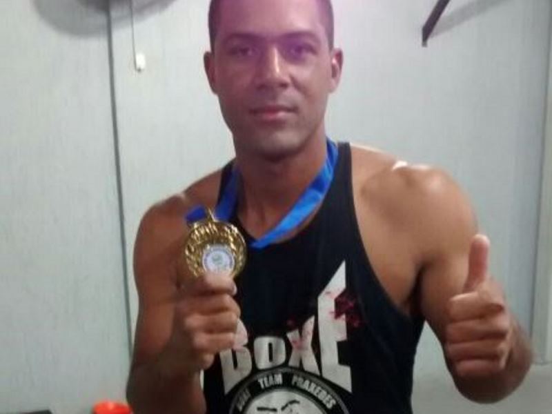 Thiago conquistou medalha de ouro , na etapa regional do Campeonato Brasileiro de Boxe, em Três Lagoas, no mês de setembro - Arquivo JP