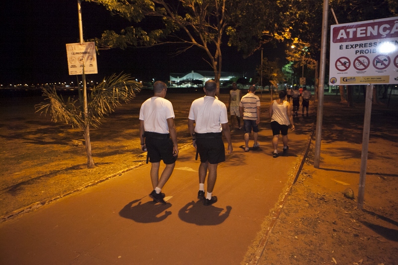 Dez alunos permanecem, todos os dias, na pista de caminhada da Lagoa Maior - Elias Dias