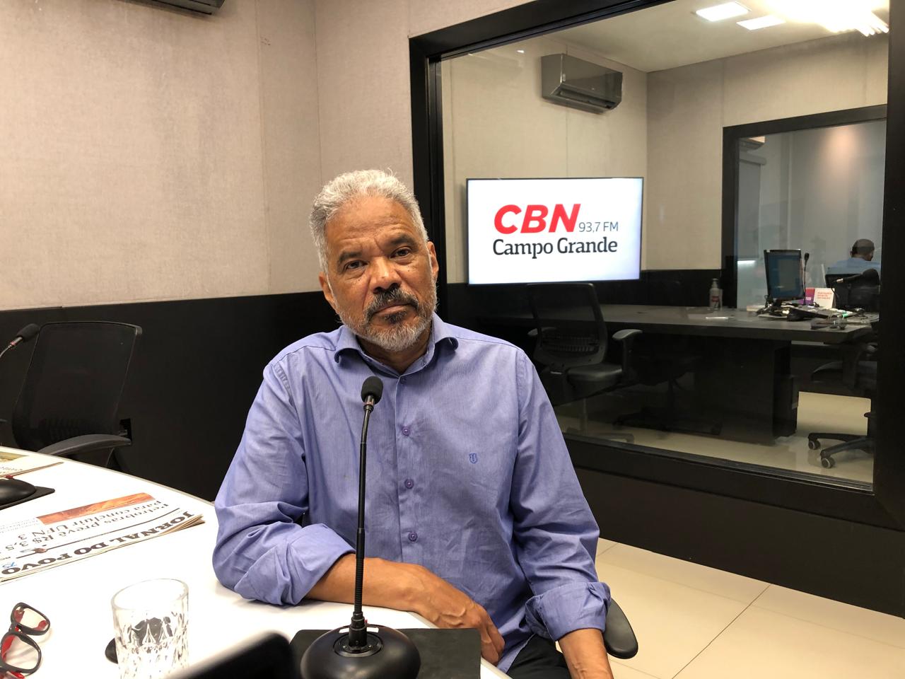 Adilson Trindade durante participação no Jornal CBN Campo Grande.