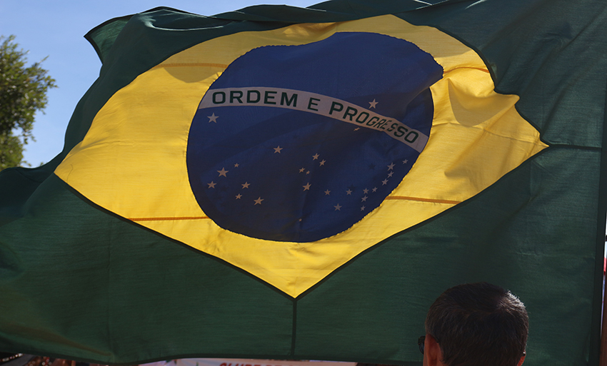 Seleção brasileira entra em campo nesta sexta (22) e os torcedores aguardam a bola na rede. - Hugo Leal/JPNEWS