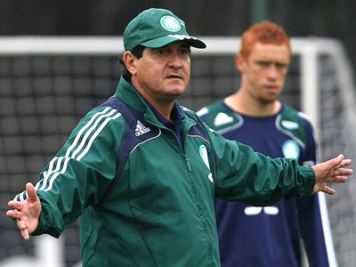O técnico Muricy Ramalho terá muitos desfalques para o jogo contra o Atlético do Paraná -