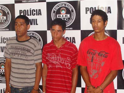 Os três acusados de participação no crime foram apresentados à imprensa hoje pela manhã -