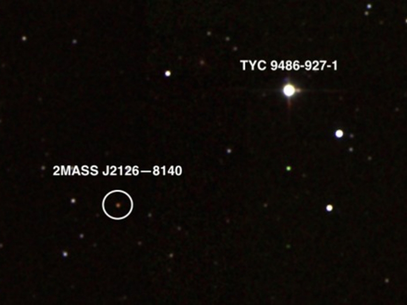 Uma fotografia capta o planeta 2MASS J2126-8140, em órbita em torno da estrela hospedeira TYC 9486-927-1. - Simon Murphy/SMH Uma fotografia capta o planeta 2MASS J2126-8140, em órbita em torno da estrela hospedeira TYC 9486-927-1. - Simon Murphy/SMH