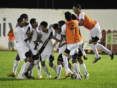 Jogadores do Misto comemoraram mais uma vitória no estadual série B - Jogadores do Misto comemoraram mais uma vitória no estadual série B -