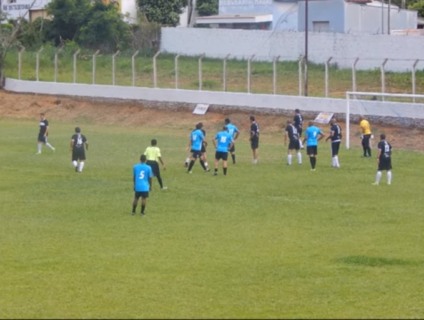 Partida terá atletas veteranos e jogadores que moram na cidade - Divulgação