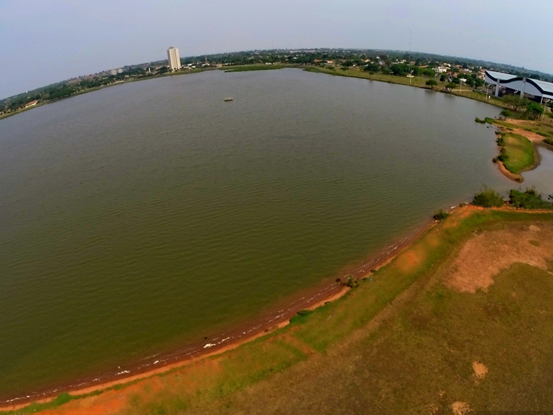 Estudo que prevê a instalação de barreira entre a pista de caminhada da Lagoa Maior está na prefeitura desde 2012 - Elias Dias 