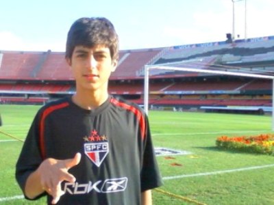 João Vitor treinando no estádio do Morumbi -