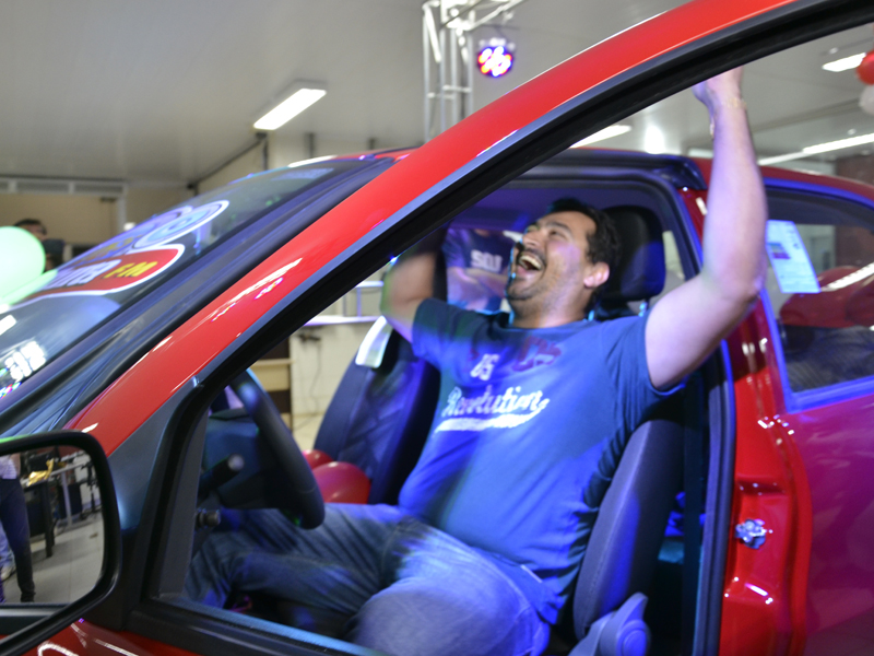 Cultura FM contempla empresário com veículo zero km