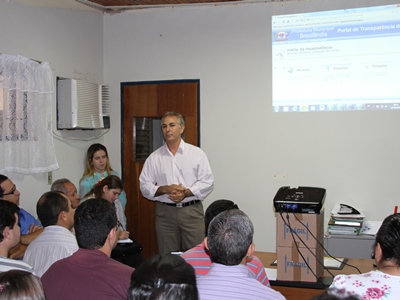 Prefeito Jorge Diogo participou da reunião que apresentou o site aos servidores -