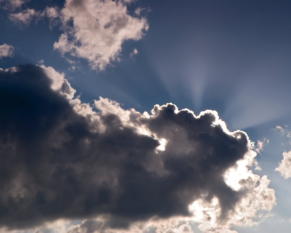 Dia será de céu parcialmente nublado, com aberturas de sol - Ilustração