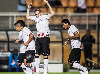 Chicão comemora o gol marcado contra o Cruzeiro -
