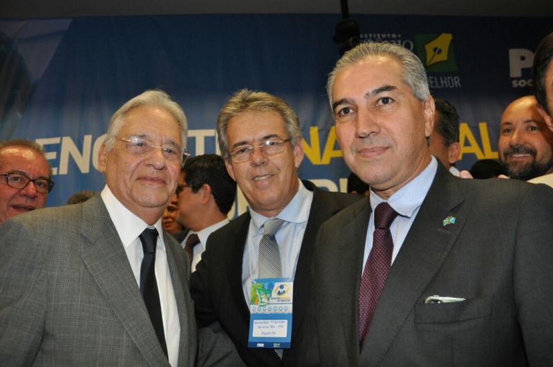 Prefeito eleito Ronaldo Miziara, ao entre o ex presidente Fernando Henrique Cardoso e o governador Reinaldo Azambuja - Assessoria PSDB