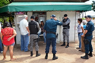 Policiais militares estiveram no local para acompanhar a reintegração de posse que não aconteceu  - Cláudio Pereira/JP