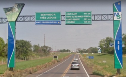 Pórtico ficou isolado depois da construção da ponte sobre o rio Paraná - Divulgação