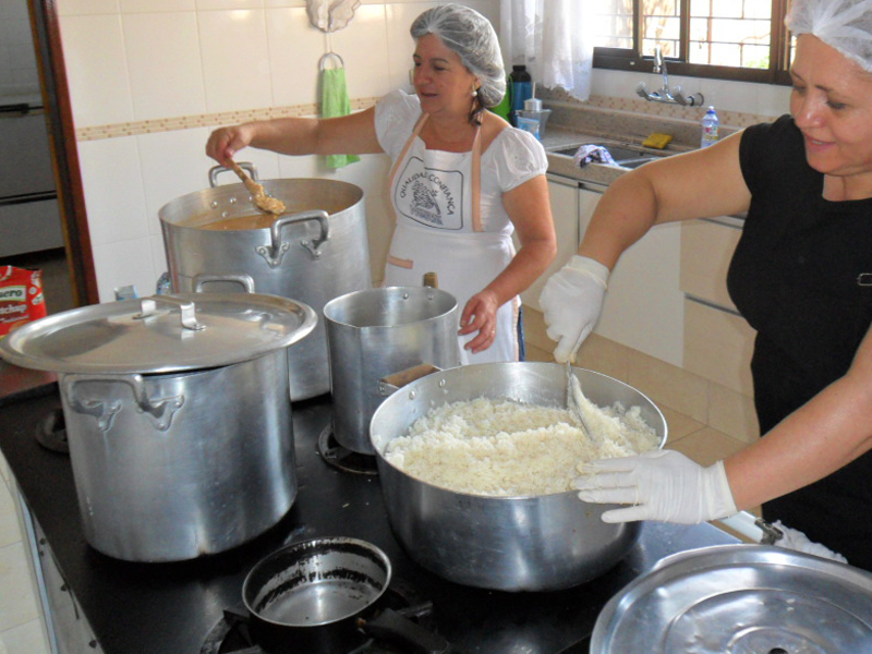 Além da vaga para cozinheira, há oportunidades para outras profissões - Ilustração