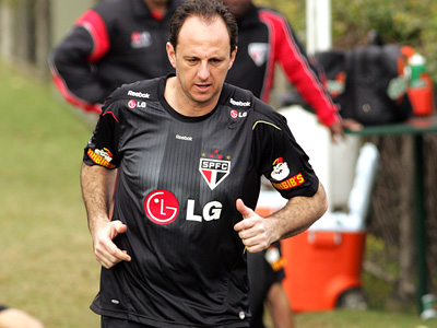 O ídolo Rogério Ceni comanda o Tricolor hoje no Morumbi -