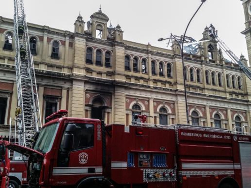 Vistoria no Museu da Língua Portuguesa vai determinar as causas do incêndio - Daniel Mello/Agência Brasil