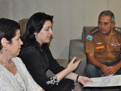 Simone, em reunião com a prefeita Márcia e o coordenador da Defesa Civil - Simone, em reunião com a prefeita Márcia e o coordenador da Defesa Civil -