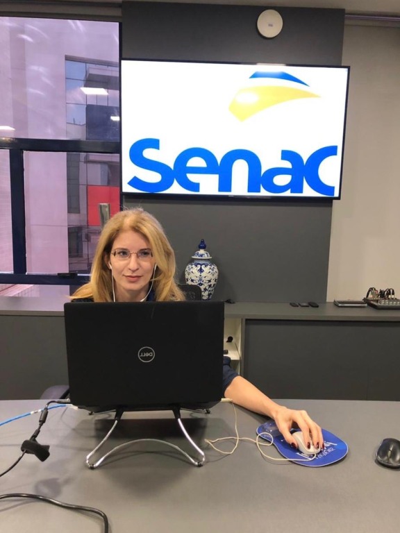 Diretora de Educação Profissional do Senac, Jordana Duenha Rodrigues, que é a segunda a perguntar ao convidado Eugênio Mussak - Divulgação/RCN/CBN em Ação - Live 2020