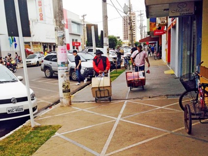 Ambulantes concorrem de maneira desleal com comerciantes instalados no centro de Três Lagoas - claudio pereira/jp