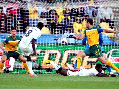 Gana (branco) e Austrália ficaram no 1 a 1 -