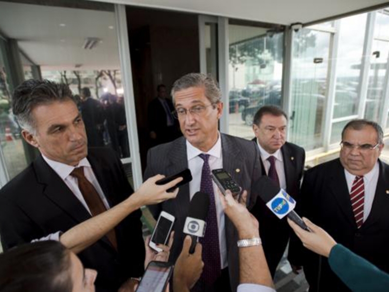 O líder do PSD na Câmara, Rogério Rosso, em entrevista após reunião com o ministro da Fazenda, Nelson Barbosa. Ao lado, os deputados Guilherme Campos, Átila Lins e Rômulo Gouveia - Marcelo Camargo/Agência Brasil O líder do PSD na Câmara, Rogério Rosso, em entrevista após reunião com o ministro da Fazenda, Nelson Barbosa. Ao lado, os deputados Guilherme Campos, Átila Lins e Rômulo Gouveia - Marcelo Camargo/Agência Brasil
