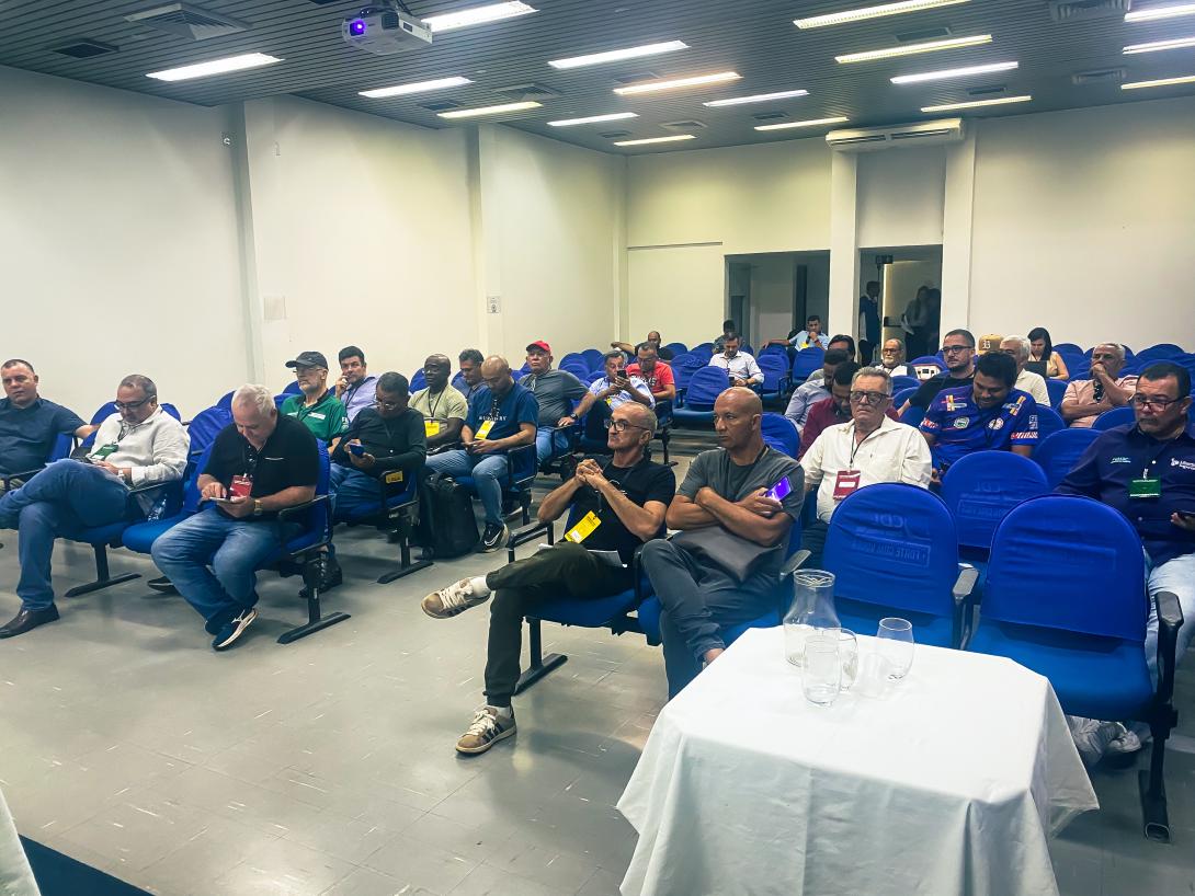 Representantes dos times de futebol participaram da Assembleia Extraordinária em Campo Grande