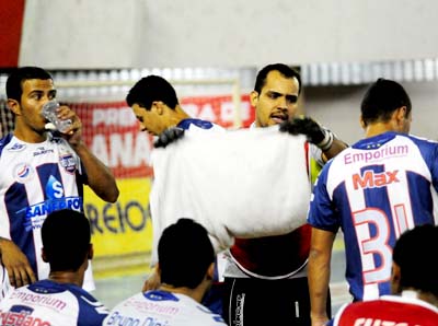 Seis atletas ?brigam? pela vaga do fixo Tio João - Seis atletas ?brigam? pela vaga do fixo Tio João -