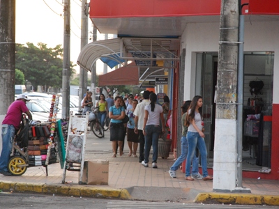 As vendas devem continuar, já que muitos ainda não compraram nada para presentear alguém querido -