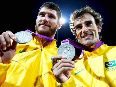 Brasileiros ficaram com a medalha de prata após perderem a final -