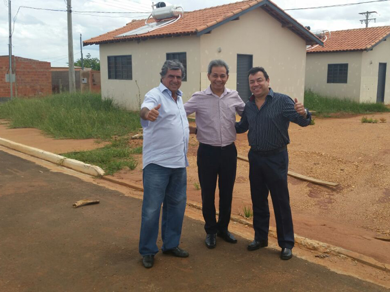 Superintendente da Caixa, Paulo Antunes, visitou as obras ao lado do gerente local da Caixa e do prefeito - Departamento de Comunicação