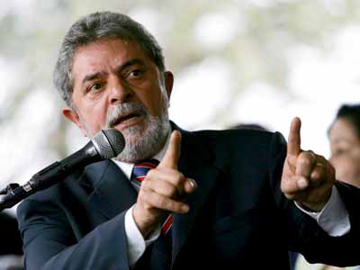 Lula assinou nesta quinta medida que aumenta o valor do salário mínimo em R$ 30 -